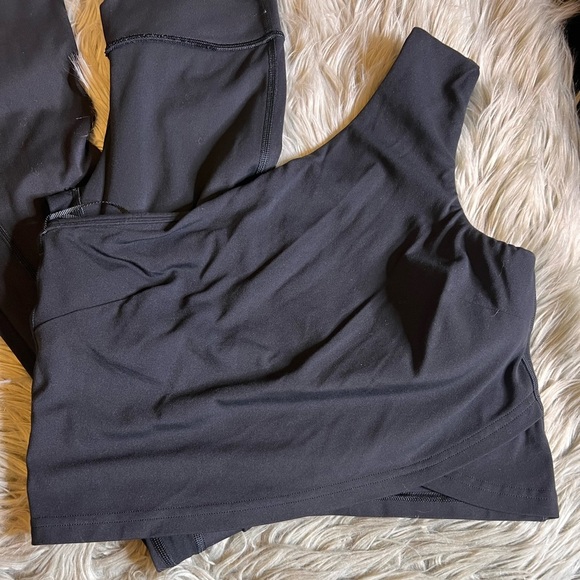 Like new Lululemon asymmetrical set - Picture 5 of 12